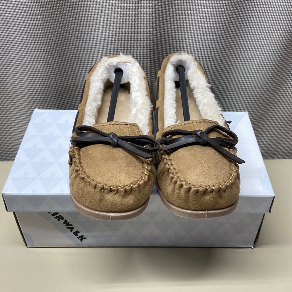 Airwalk Flurry Flocon Fuzzy Lined Moccasin like shoe Size 12 Little Girls